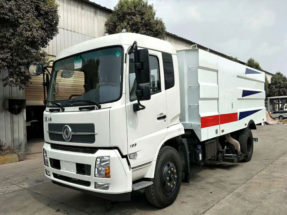 东风天锦吸尘车