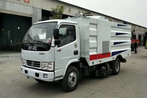 东风小多利卡吸尘车