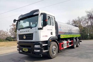 重汽汕德卡18-28立方洒水车
