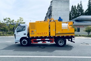 东风多利卡路面养护车