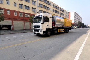 重汽前四后八纤维同步碎石封层车