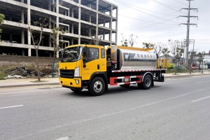 重汽9-10方智能型沥青洒布车